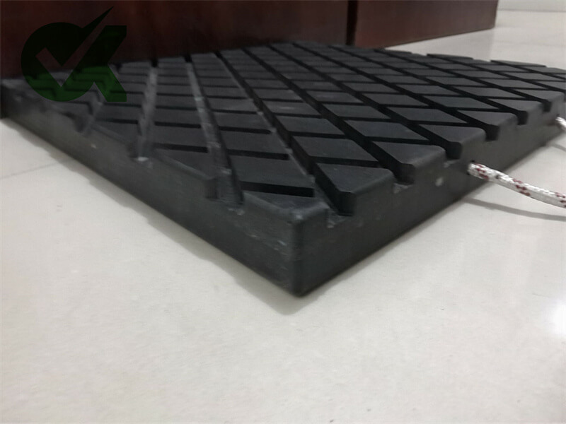 UHMWPE crane outrigger pads providing a safe worit environment