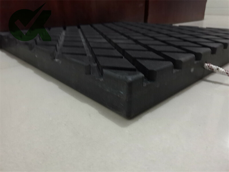 UHMWPE crane outrigger pads providing a safe worit environment